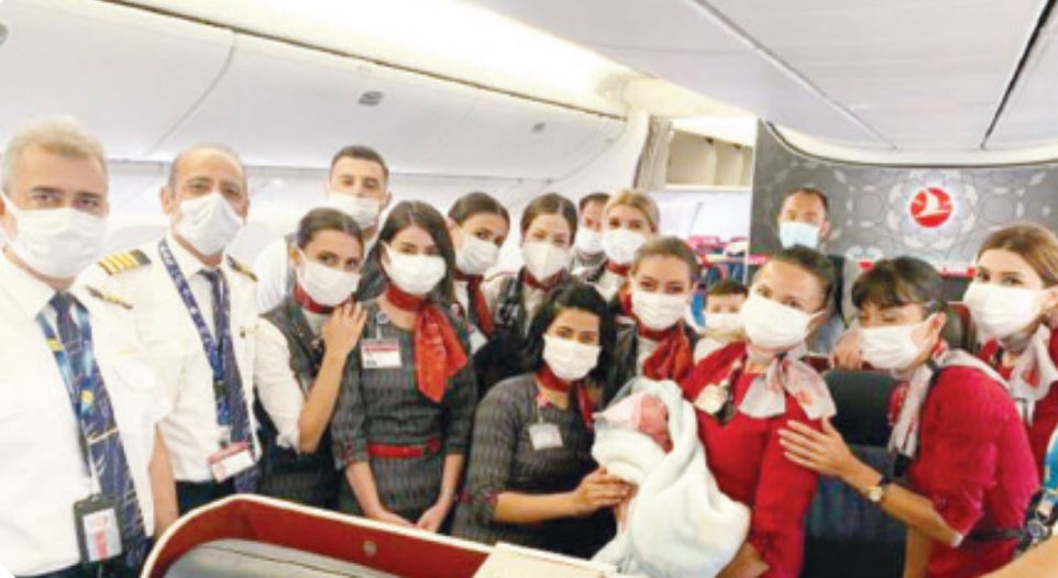 ୩୩ ହଜାର ଫୁଟ ଉଚ୍ଚରେ ଜନ୍ମ ହେଲା ଶିଶୁ କନ୍ୟା, ଏୟାରହୋଷ୍ଟେସ୍‌ କରାଇଲେ ପ୍ରସବ