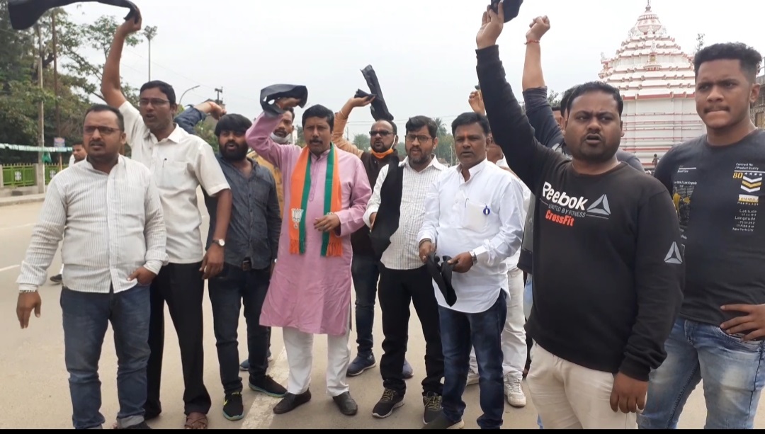 ନବୀନଙ୍କୁ ଅନୁଗୋଳରେ ବିରୋଧୀଙ୍କ କଡ଼ା ବିରୋଧ, କଳାପତାକା ପ୍ରଦର୍ଶନ