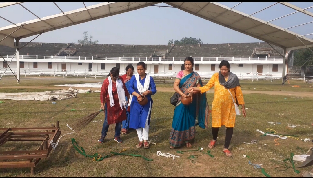 Angul BJP Women Wings: ଗୋବର ପାଣି ଛିଞ୍ଚନ କରି ମୁଖ୍ୟମନ୍ତ୍ରୀଙ୍କ ସଭାସ୍ଥଳକୁ ବିଶୋଧିତ କଲା ବିଜେପି ମହିଳା ମୋର୍ଚ୍ଚା