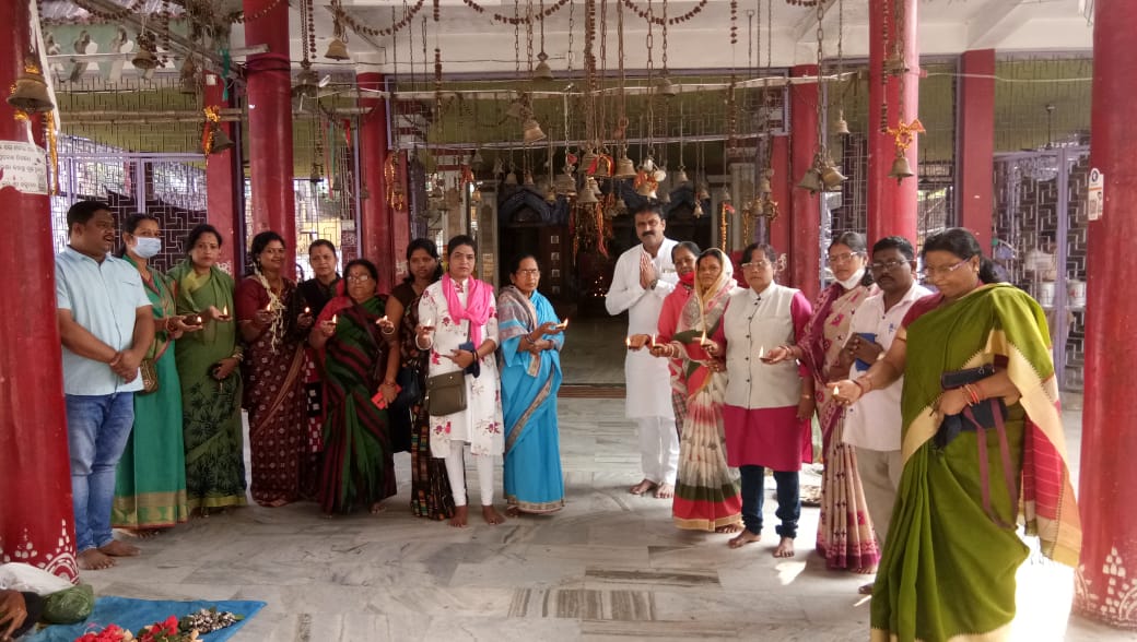 ଶହୀଦଙ୍କ ପାଇଁ ଦୀପ ଜାଳି ଶ୍ରଦ୍ଧାଞ୍ଜଳି ଦେଲା ବିଜେପି ମହିଳା ମୋର୍ଚ୍ଚା