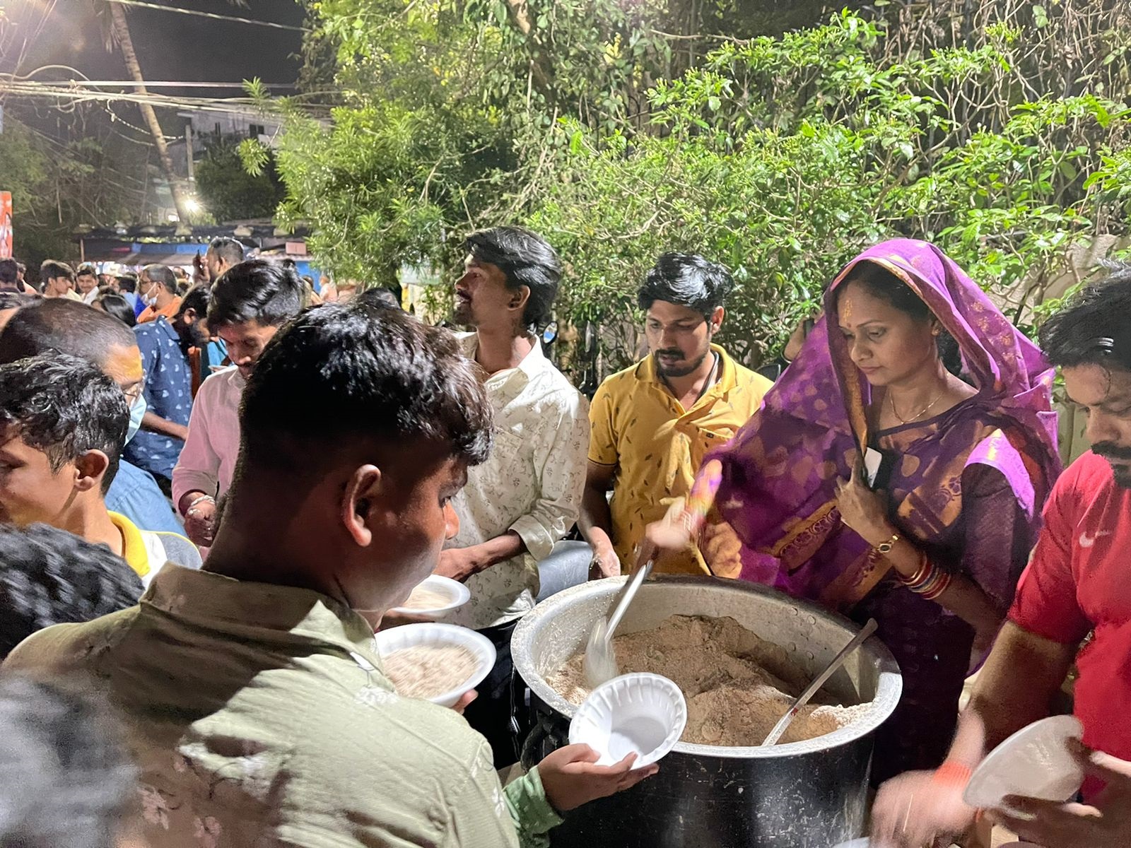 ୩୮ ନମ୍ବର ଓ୍ୱାର୍ଡରେ ପାଳନ ହେଲା ଜାଗର, ପ୍ରସାଦ ବାଣ୍ଟିଲେ ବନ୍ଦିତା