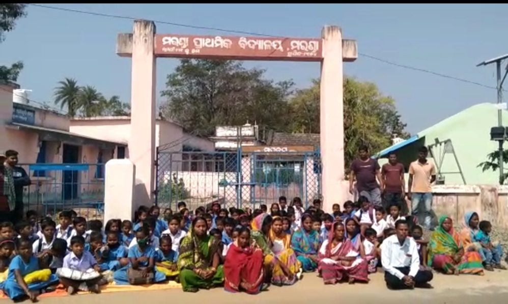 ଶିକ୍ଷକ ଅଭାବ ଥିବାରୁ ସ୍କୁଲ୍ ଫାଟକରେ ତାଲା ପକାଇଲେ ଗ୍ରାମବାସୀ