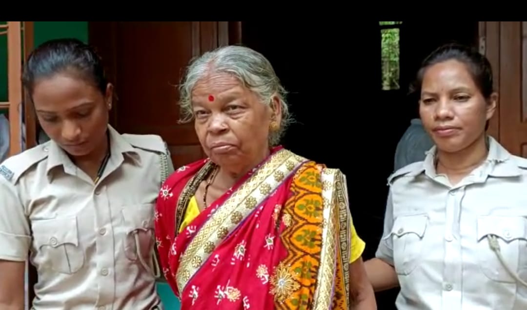 ବୟସ୍କା ବିକୁଥିଲେ ଧଳା ଜହର, ମାଡ଼ି ବସିଲା ଅବକାରୀ ବିଭାଗ