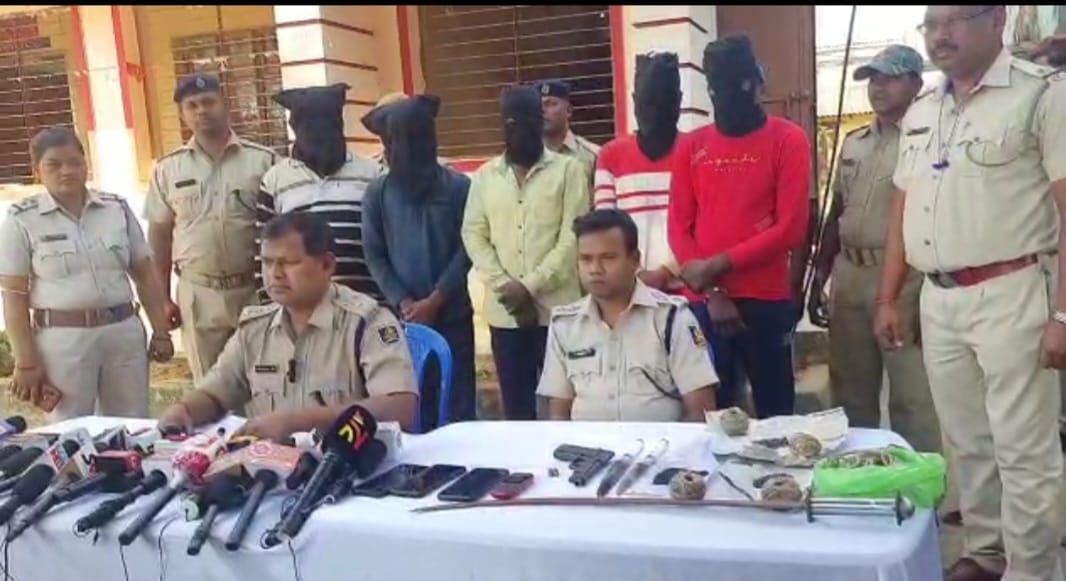 Angul News: ଦାଦାବଟି ଓ ଡକାୟତି କରିବା ଅଭିଯୋଗରେ ପାଞ୍ଚ ଜଣ ଗିରଫ