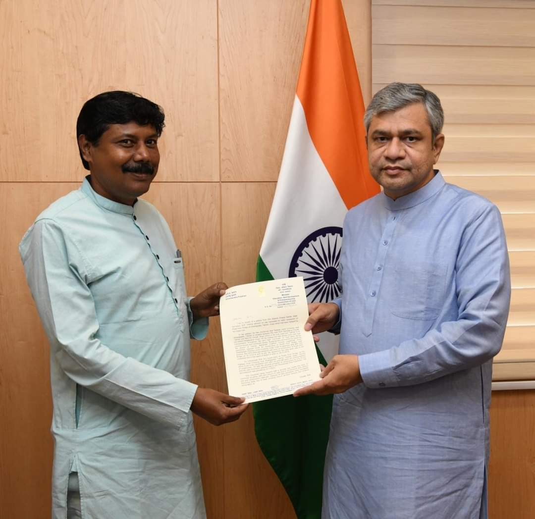 Angul News: ଘଣ୍ଟପଡା ରେଲୱେ ଓଭର ବ୍ରିଜ କାର୍ଯ୍ୟ ତୁରନ୍ତ ସାରିବାକୁ ରେଳମନ୍ତ୍ରୀଙ୍କ ଦୃଷ୍ଟି ଆକର୍ଷଣ କଲେ କାଳନ୍ଦି ସାମଲ