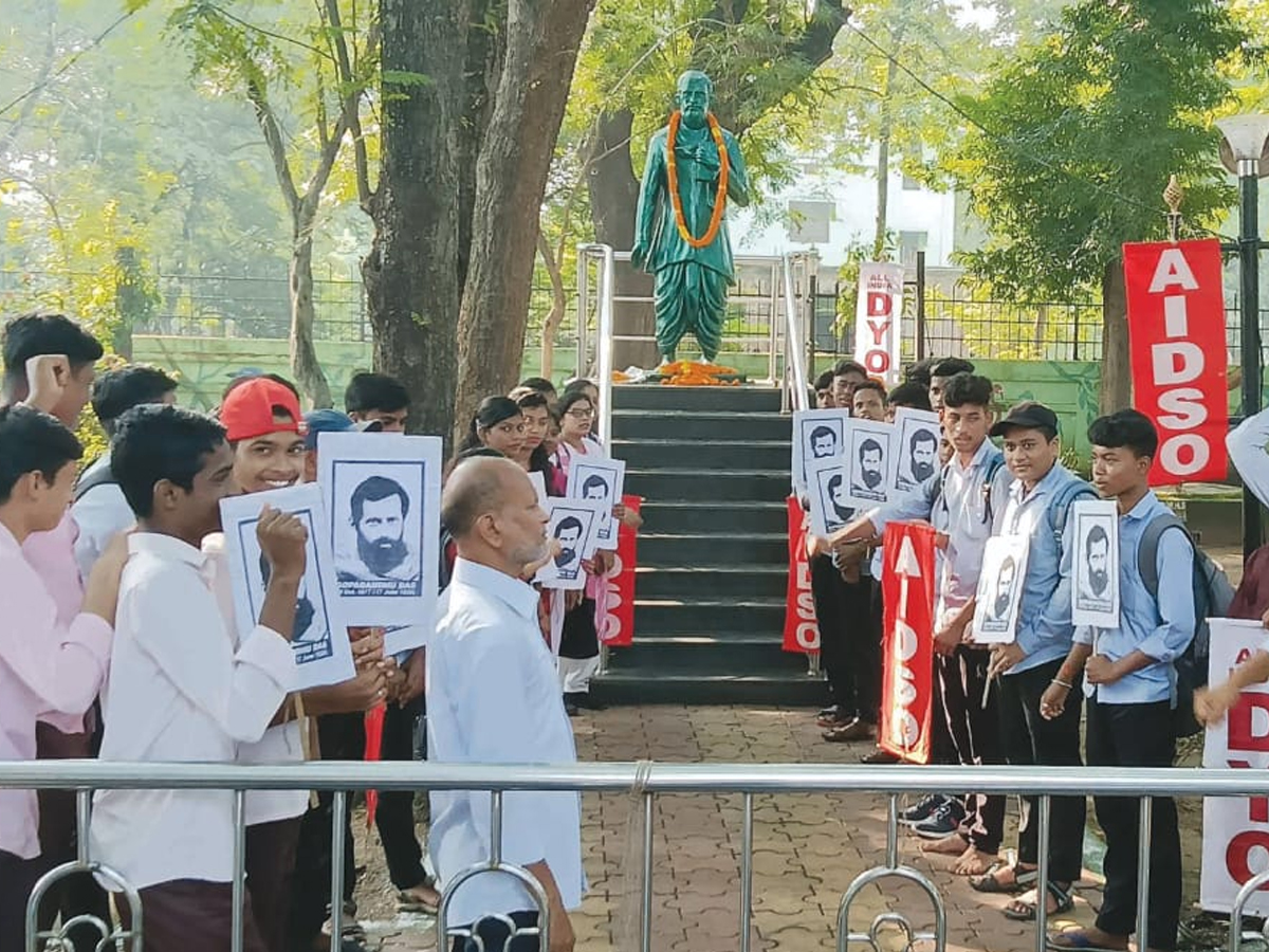 ଉତ୍କଳମଣି ଗୋପବନ୍ଧୁ ଦାସଙ୍କ ଜୟନ୍ତୀ ଉପଲକ୍ଷେ ଡି.ଏସ୍.ଓ. ଏବଂ ଡି.ୱାଇ.ଓ. ପକ୍ଷରୁ ଗଭୀର ଶ୍ରଦ୍ଧାଞ୍ଜଳି