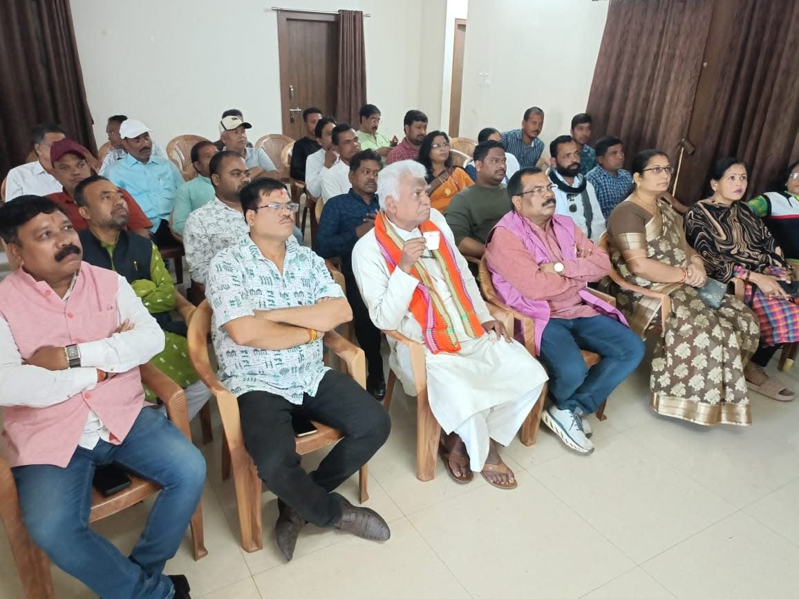 Angul News: ବିଜେପି ଜିଲ୍ଲା କାର୍ଯ୍ୟାଳୟରେ ‘ମନ କି ବାତ’ ଶୁଣିଲେ ସାଂସଦ ରୁଦ୍ର ନାରାୟଣ ପାଣି