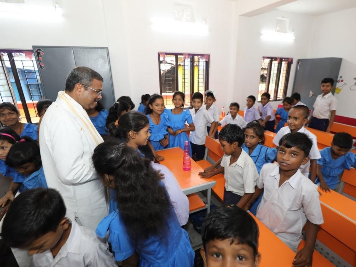 ନିଜ ସ୍କୁଲକୁ ଆସିଲେ ଘର ପରି ମନେହୁଏ – ଧର୍ମେନ୍ଦ୍ର ପ୍ରଧାନ