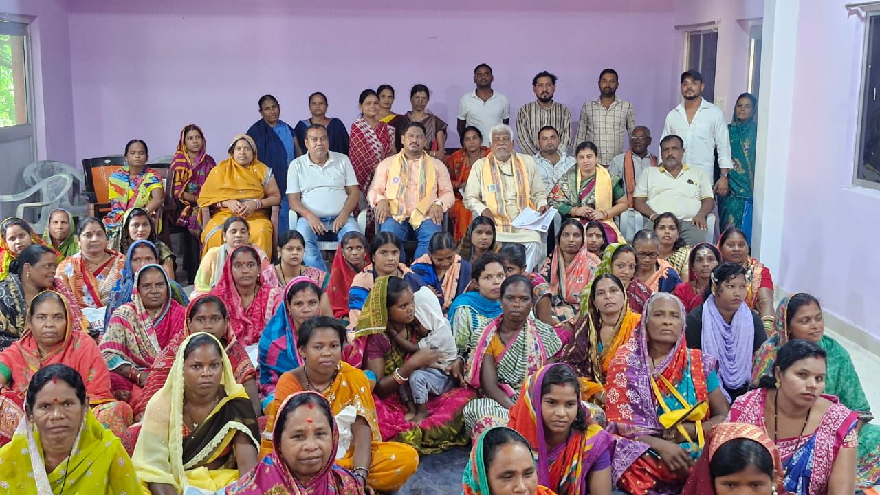 Rudranarayan Pani: ଜରାସୀଙ୍ଗା ପଂଚାୟତରେ ପ୍ରଧାନମନ୍ତ୍ରୀଙ୍କ ମନ କୀ ବାତ ଶୁଣିଲେ ସାଂସଦ ରୁଦ୍ର ନାରାୟଣ ପାଣି